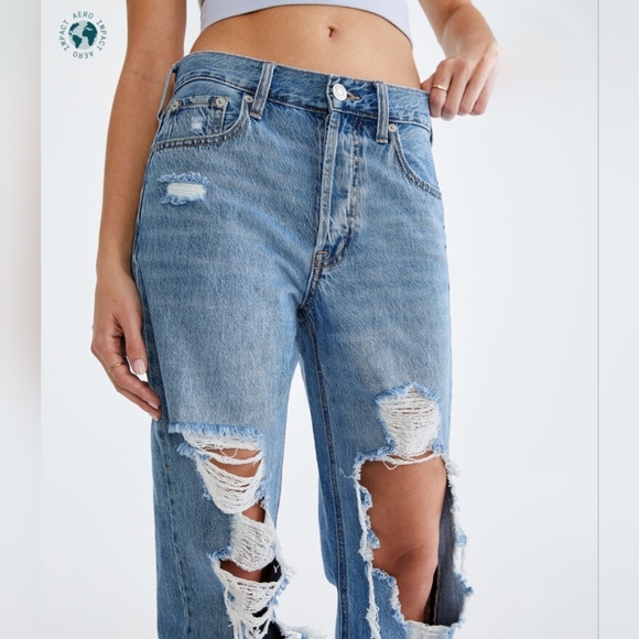 Aeropostale High-Rise Baggy Jean LIGHT Wash Size 4 NWOT - Picture 2 of 12